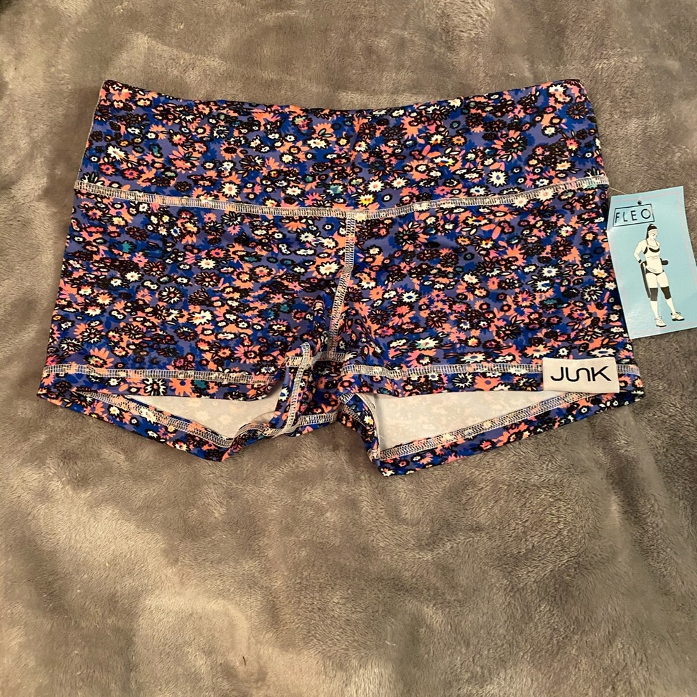 Ditzy daisy Fleo shorts